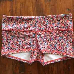 Lululemon Floral Wunder Under Shorts Sz 10